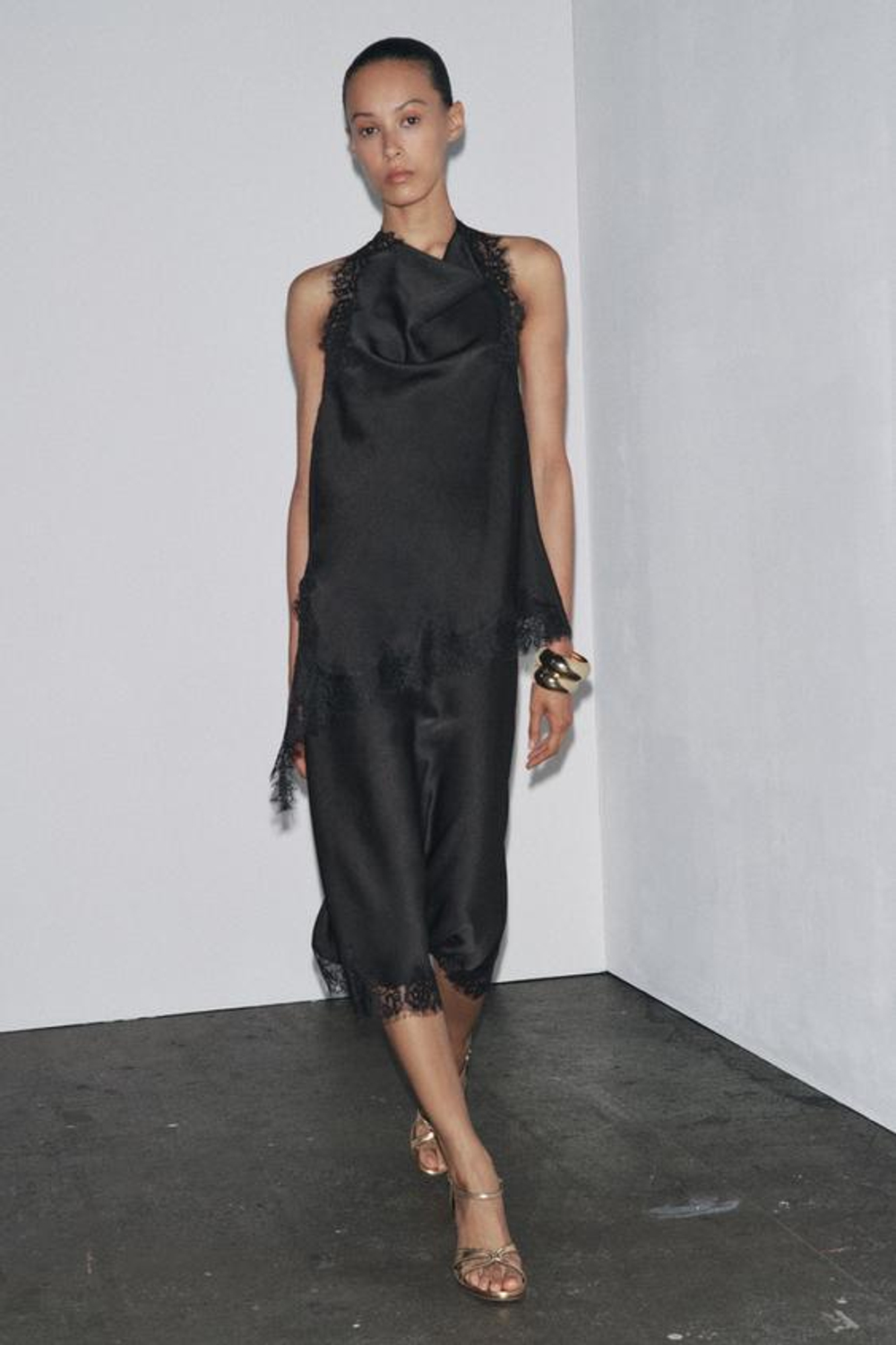 ZARA АТЛАСНАЯ КРУЖЕВНАЯ ЮБКА ZW COLLECTION, ЧЕРНЫЙ