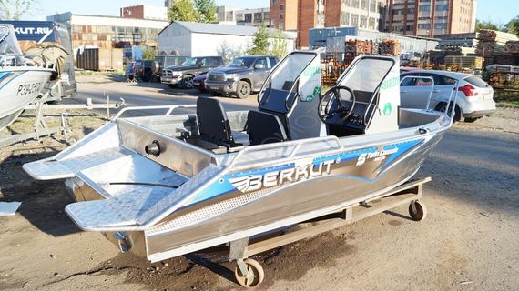 Катер Berkut S-TwinConsole