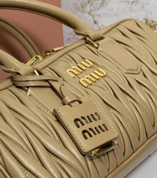 Сумка MIU MIU Arcadie matelassé из кожи наппа, бежевый