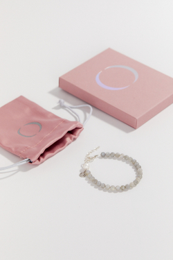 Браслет IN MY DARKNESS THERE IS A LIGHT из лабрадора