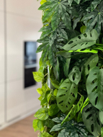 Вертикальное озеленение частного интерьера ботаническими копиями растений