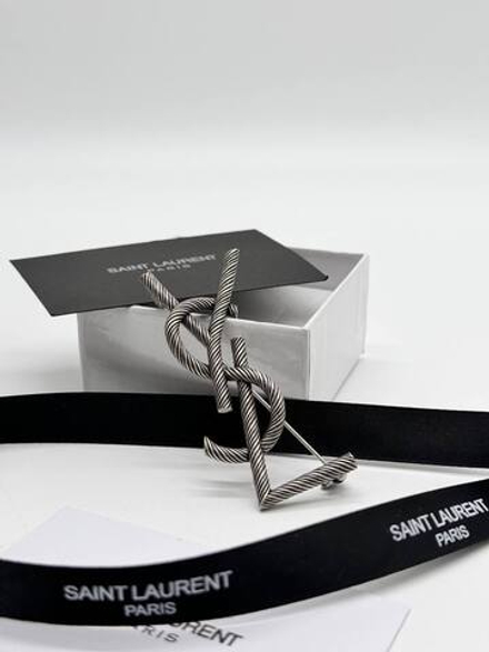 Брошь Yves Saint Laurent