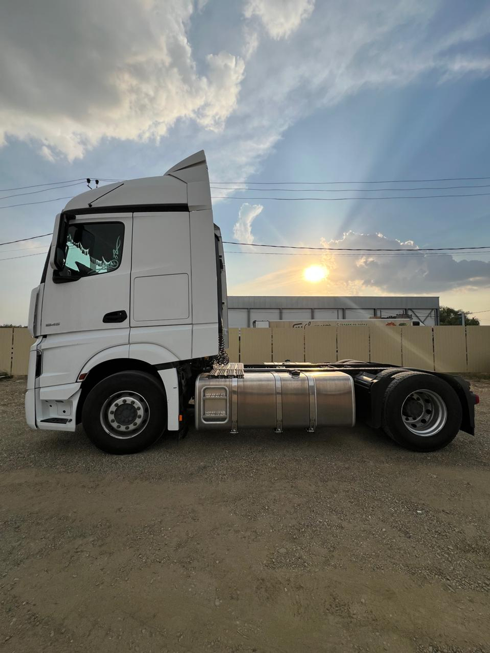 Mercedes-Benz ACTROS 4x2 Седельный тягач 1845 LS (Дизельный, 12,8 л, 449 л.с., АТ)