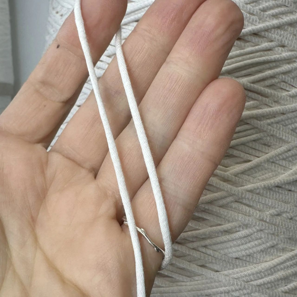 MEGA - E.Miroglio; 60% вискоза, 40%п/а; 200/100гр; шнурок; col.QTL; цвет: белый жемчужный; S703 Есть мал. бобинка 73гр.