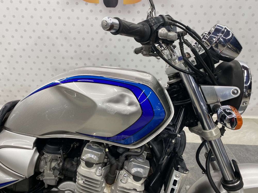 Yamaha XJR1300, 2004