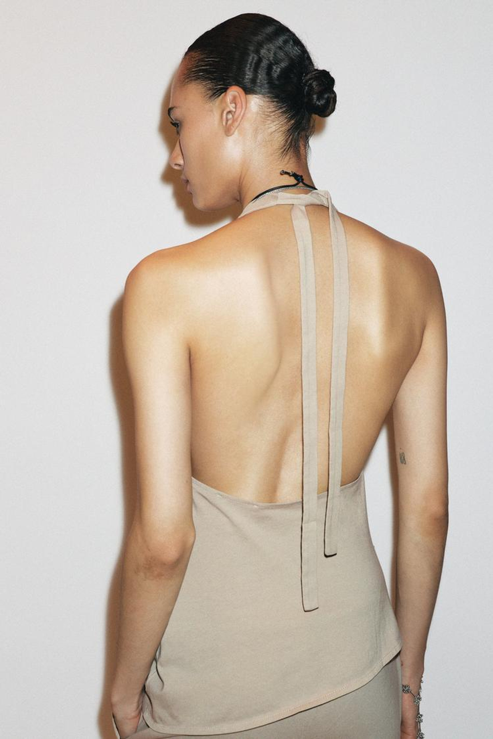 ZARA ТОП С ГОРЛОВИНОЙ ХАЛТЕР, ПЕСОЧНЫЙ