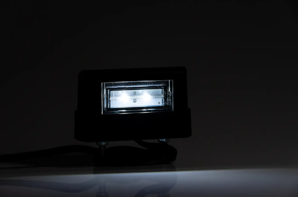 Фонарь освещения номерного знака Fristom FT-016 LED