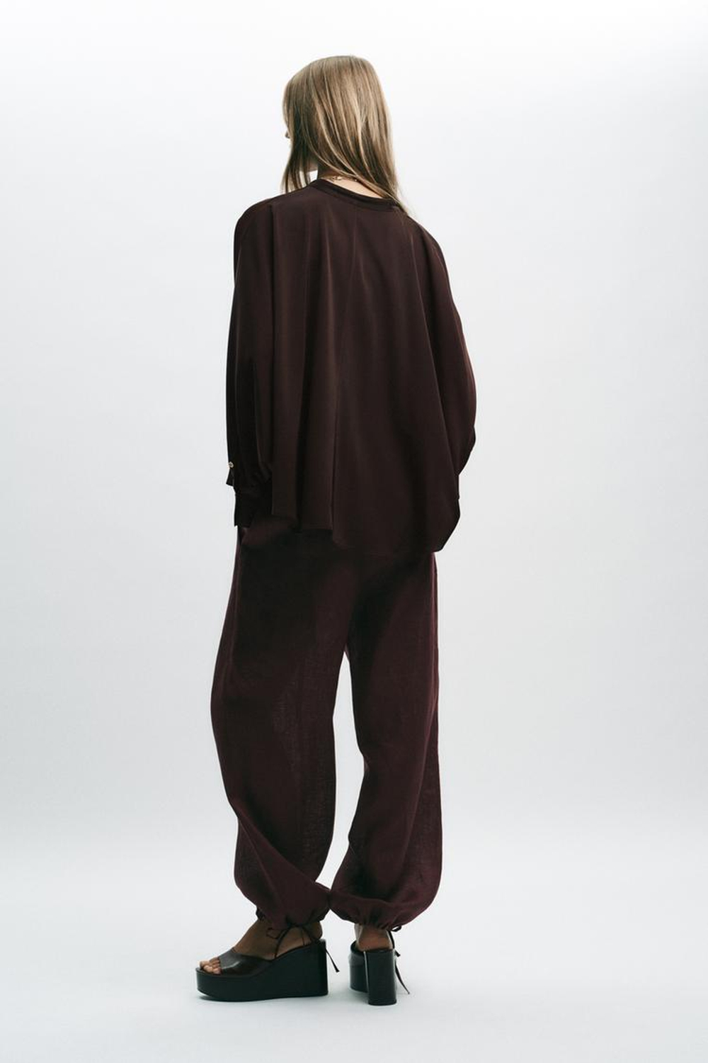 ZARA БЛУЗА ИЗ АТЛАСА С РУКАВАМИ-НАКИДКАМИ, КОРИЧНЕВЫЙ