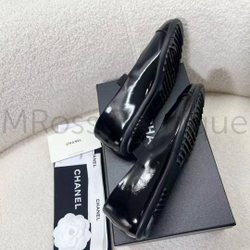 Женские туфли Chanel Mary Janes из лакированной кожи в черном цвете
