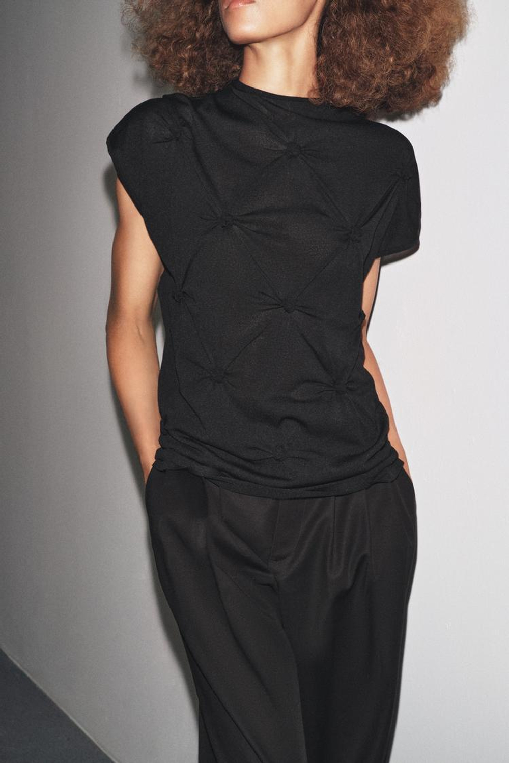 ZARA ТРИКОТАЖНЫЙ ТОП, ЧЕРНЫЙ