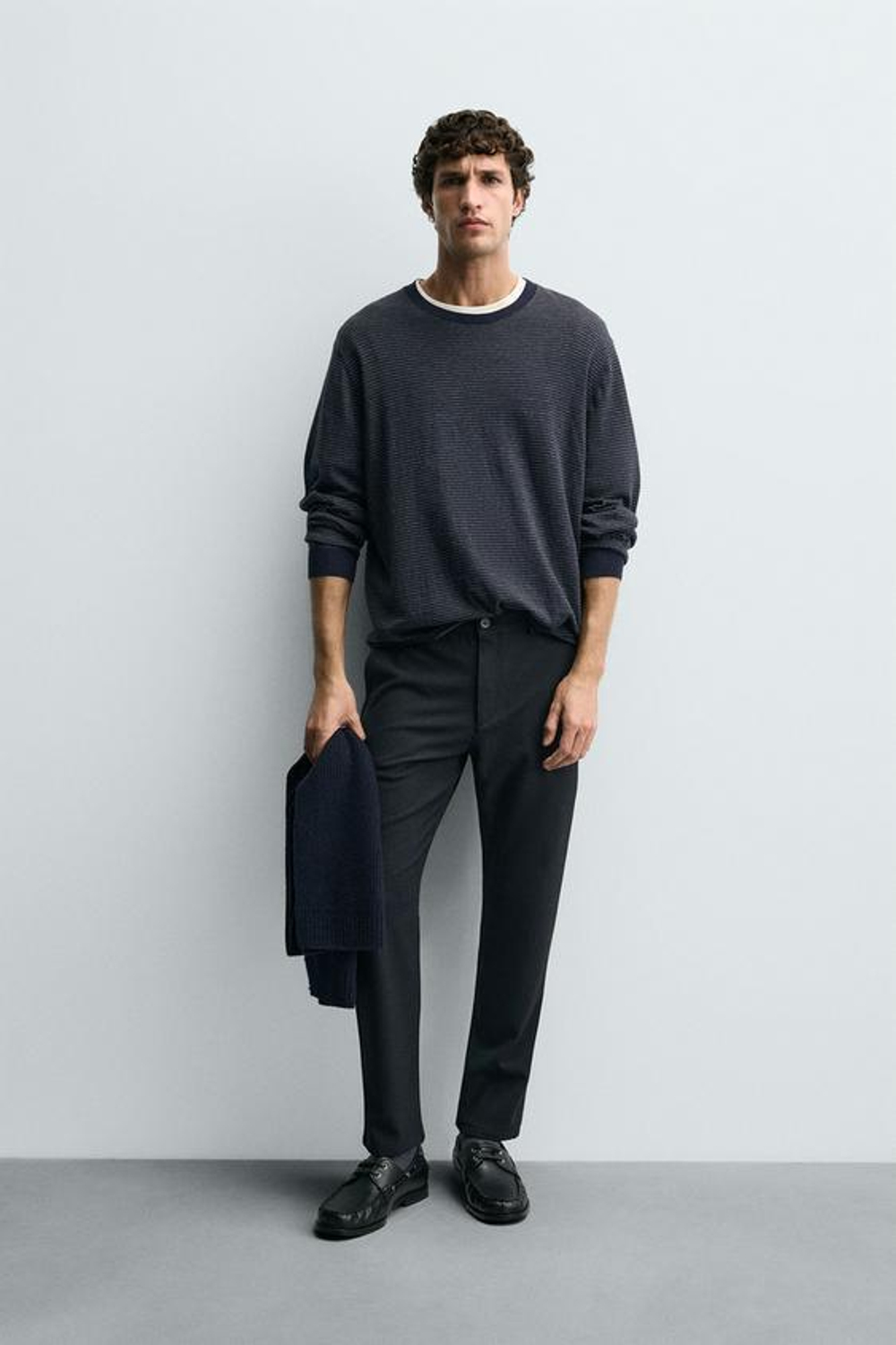 ZARA БРЮКИ КОМФОРТНОЙ ПОСАДКИ ИЗ РЕЛЬЕФНОЙ ТКАНИ, НЕФТЯНОЙ