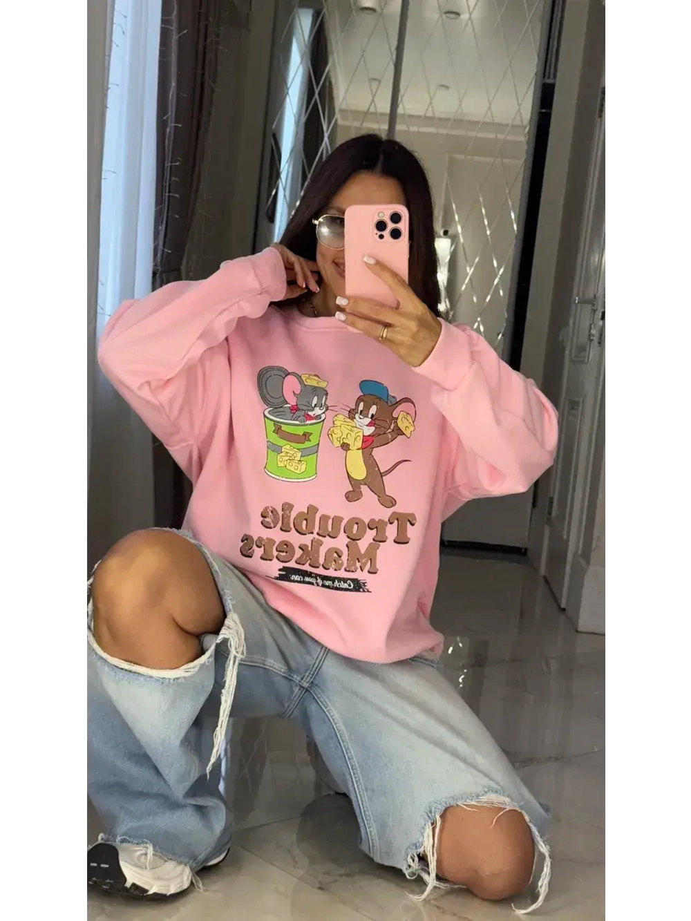 Свитшот женский с мультяшным принтом oversize