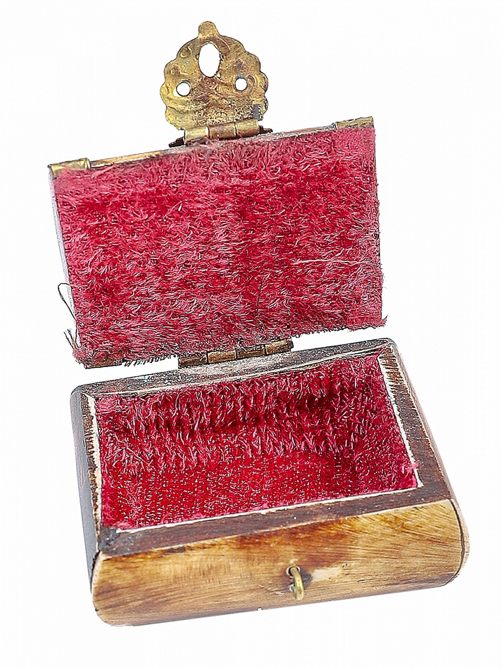 Шкатулка с инкрустацией кость латунь 5,5x4x3 см 462547