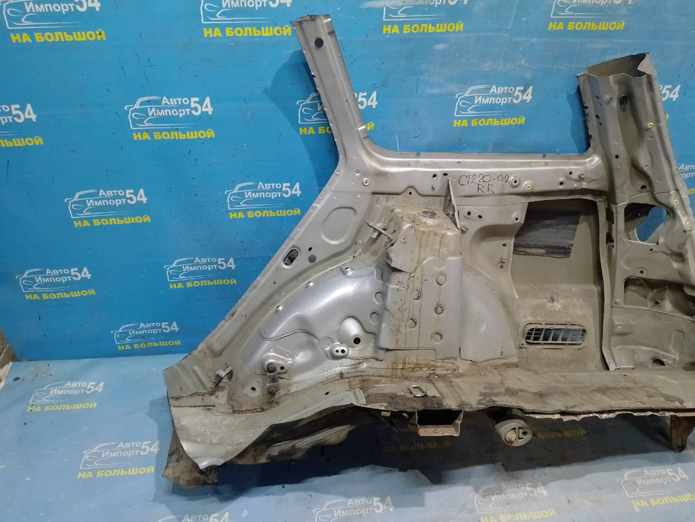 Крыло заднее правое TOYOTA AVENSIS 1999