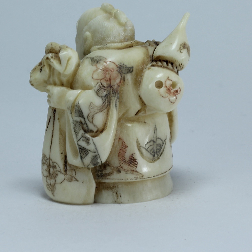 Эксклюзивная нэцкэ Монах с тыквой-горлянкой за спиной и мешком