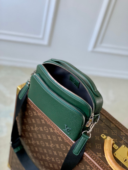 Louis Vuitton Avenue Messenger
