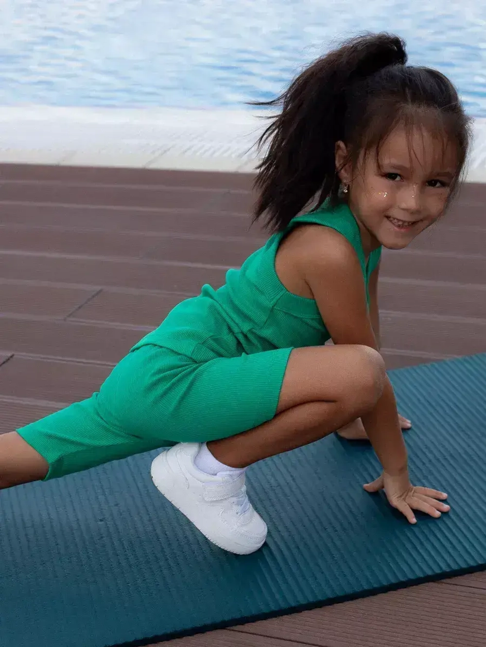 Спортивный костюм для девочки в сад