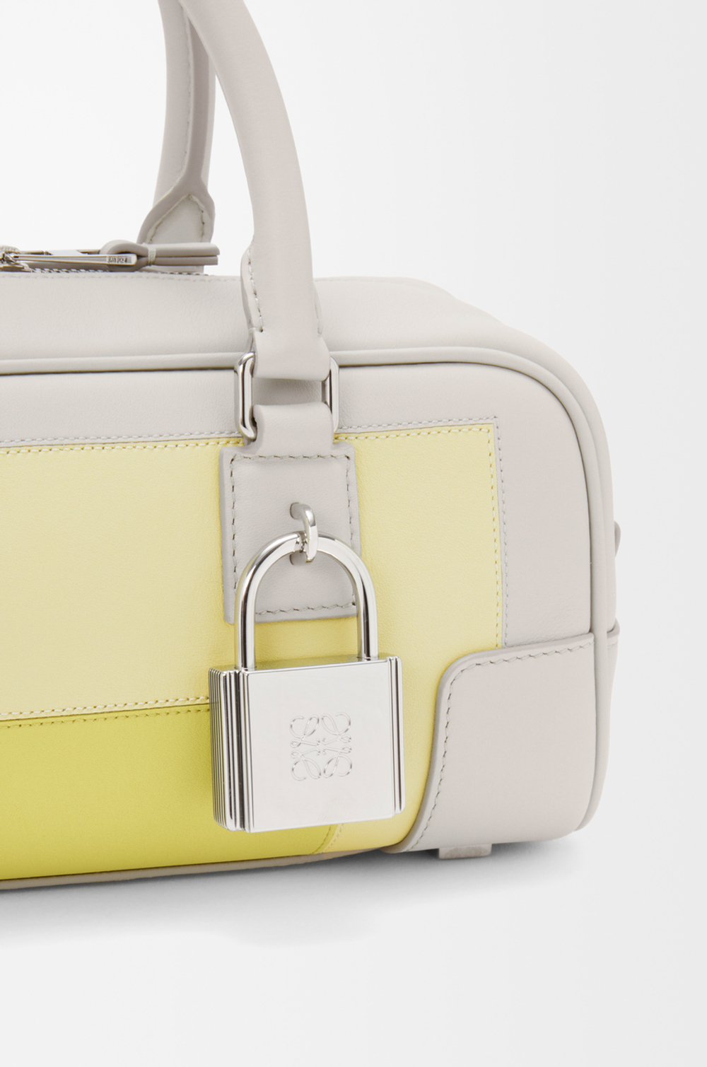Loewe Укороченная сумка Amazona 23 из телячьей кожи наппа, серый/желтый