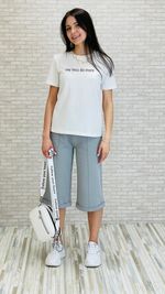 Базовая футболка из качественного хлопкового трикотажа