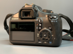 Canon 1100D kit 18-55mm 3.5-5.6 III 4.200 кадров