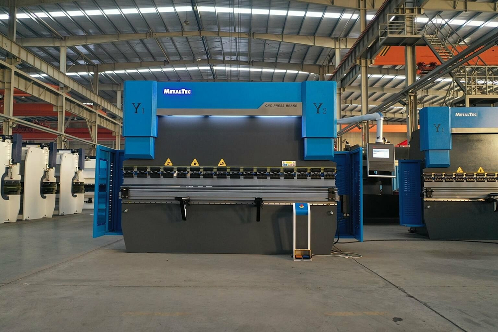 Листогибочный пресс с ЧПУ MetalTec HBС 110/2500 4+1 ЧПУ МТ-15