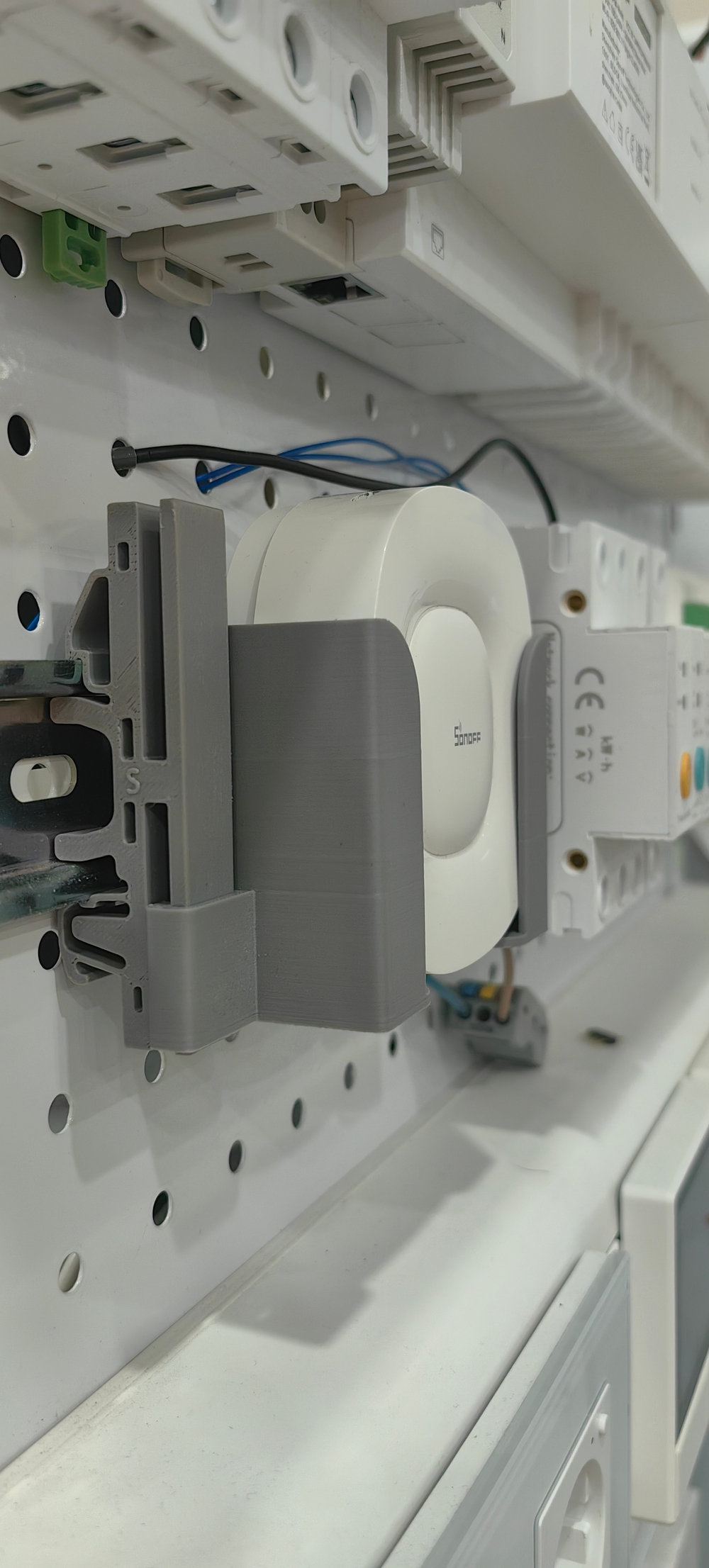 Крепеж на DIN-рейку Ultra V2