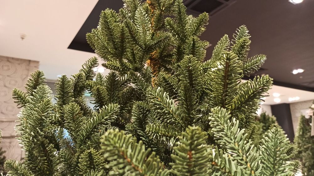 Искусственная ель на ножке «Датская» (Литая хвоя) высота от 1.2 м до 2.4 м