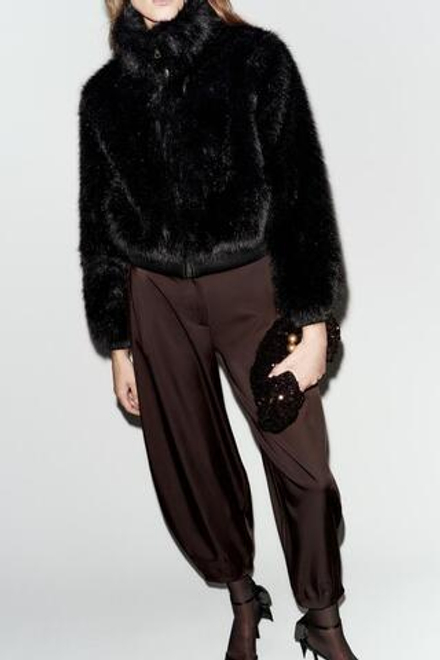 ZARA КОРОТКАЯ ШУБА ИЗ ИСКУССТВЕННОГО МЕХА С ВОРОТНИКОМ-СТОЙКОЙ, ЧЕРНЫЙ