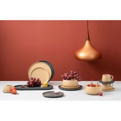 Набор из двух тарелок бежевого цвета из коллекции Essential, 20 см