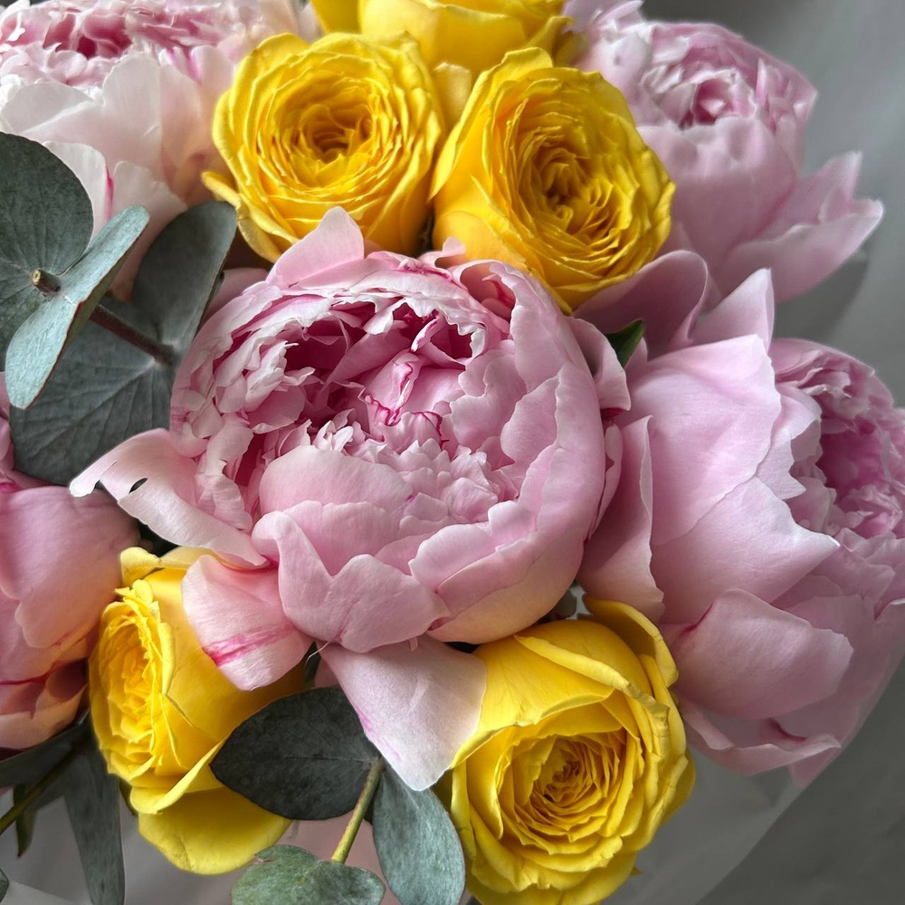 Авторский букет «Пинк-Спрингс» розовые пионы и кустовая роза/ Цветы/ букет от RoseMarkt