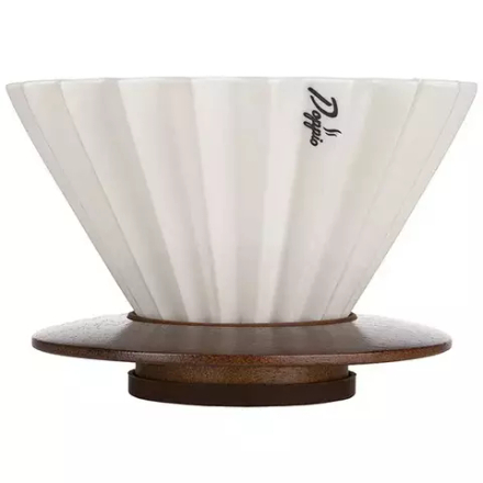 Воронка «Оригами» для кофе с подставкой (пуровер) керамика,дерево D=13,8/11,8,H=10,6см белый