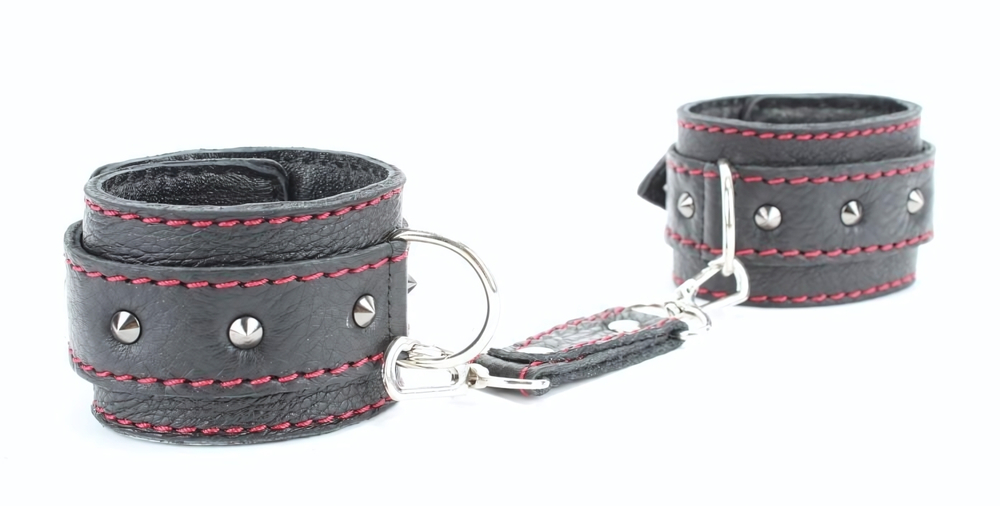 Черные наручники из натуральной кожи с контрастной строчкой (Цвет: черный)