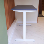 Регулируемый компьютерный стол Motor UP с регулировкой по высоте — столешница МДФ сланцево-серый