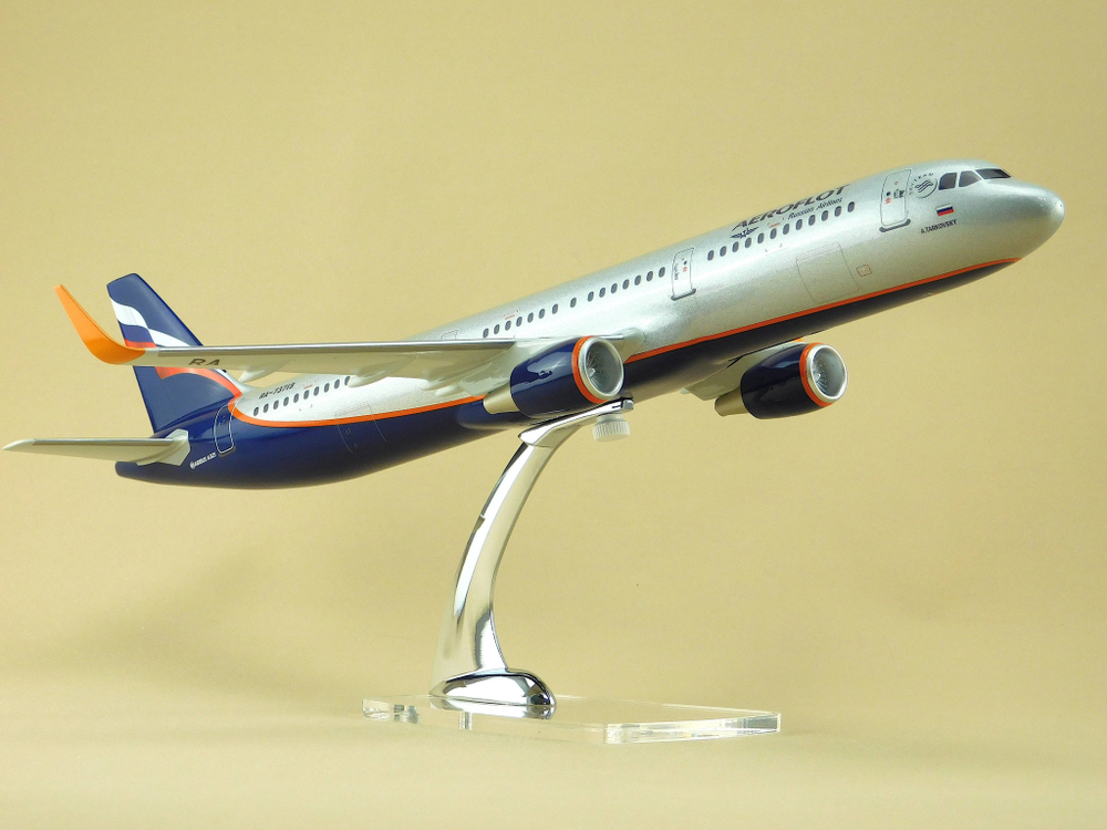 Модель самолета Airbus A321 (М1:100, Аэрофлот,RA-73719, А.Тарковский)