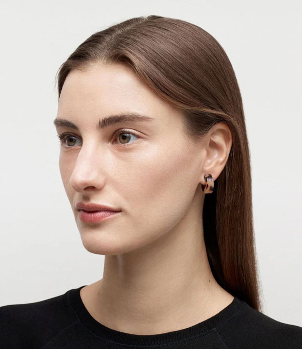 Machete Muse Hoops in Blonde Tortoise — серьги из ацетата