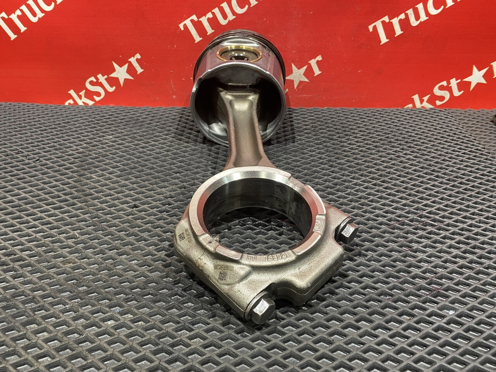 Поршень с шатуном 2018г