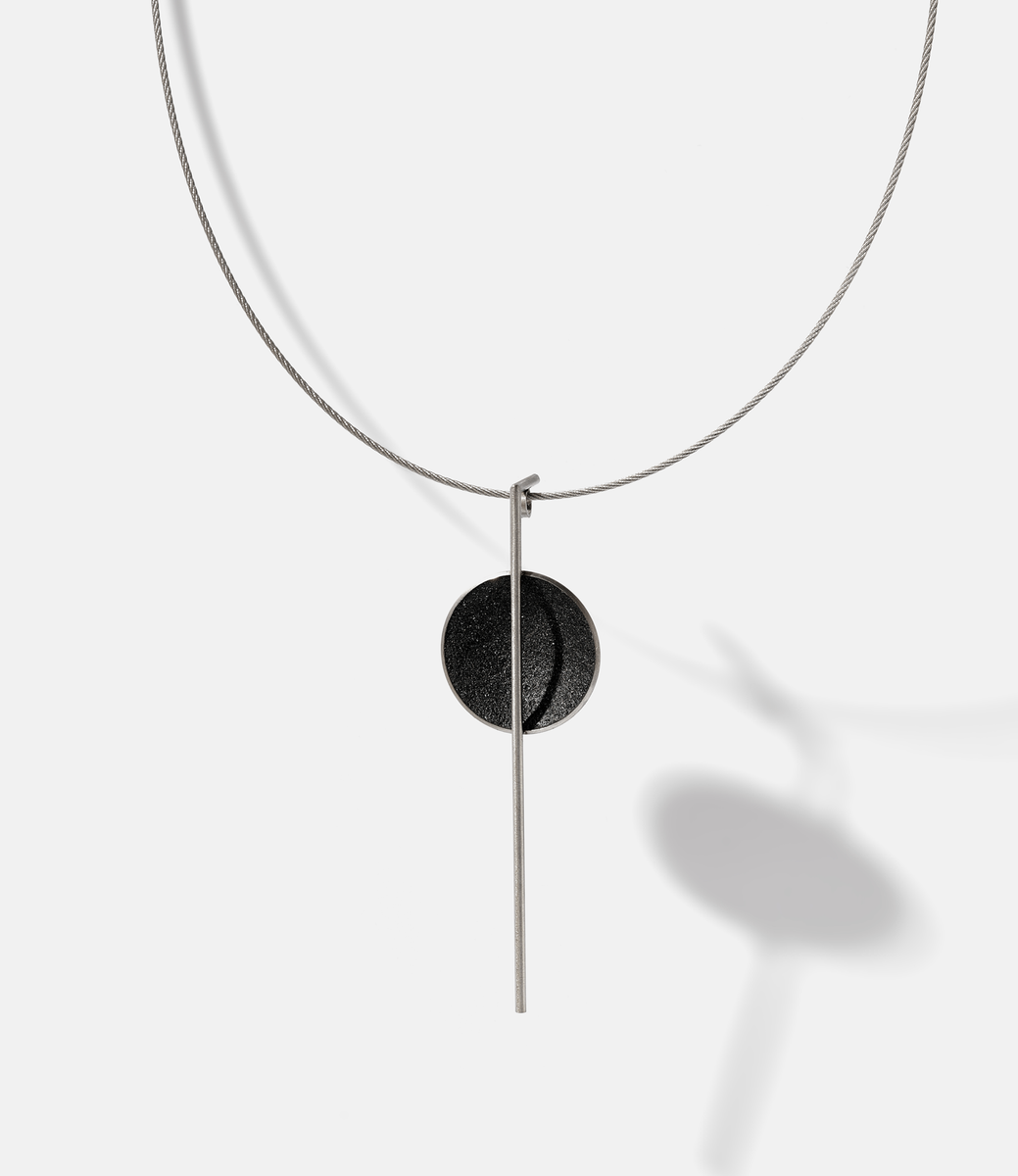 Konzuk Infini Necklace — бетонное колье с алмазной пылью