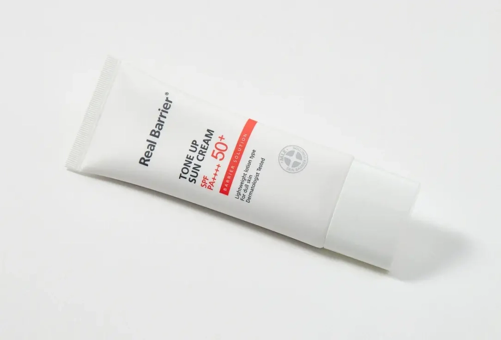 Солнцезащитный крем с осветляющим эффектом - Real Barrier Tone Up Sun Cream SPF50+ РА++++, 40мл.