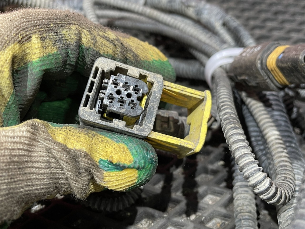 Проводка фары левой