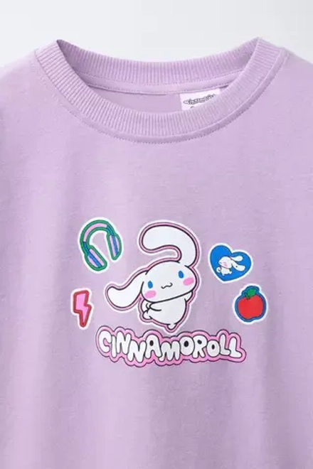 ZARA ФУТБОЛКА С ПРИНТОМ CINNAMOROLL © SANRIO, ЦВЕТ МАЛЬВЫ