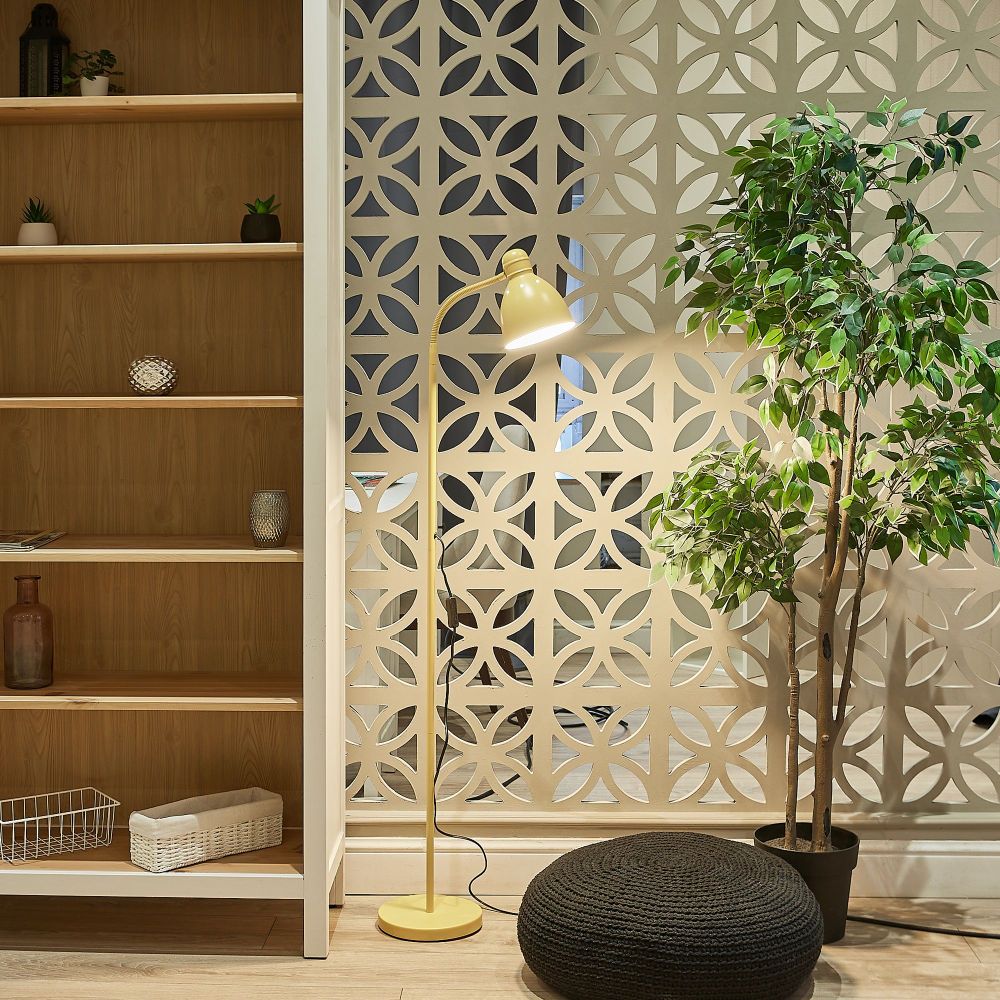 UML-T701 E27 YELLOW Торшер напольный под лампу Е27. 60W. с регулировкой наклона. Механический выключатель. Желтый. ТМ Uniel