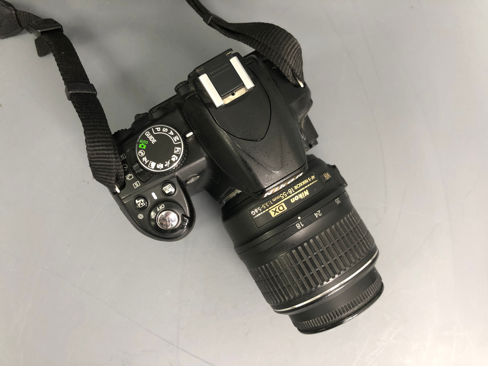 Nikon D3100 + kit 18-55mm 3.5-5.6G VR 48.000 кадров