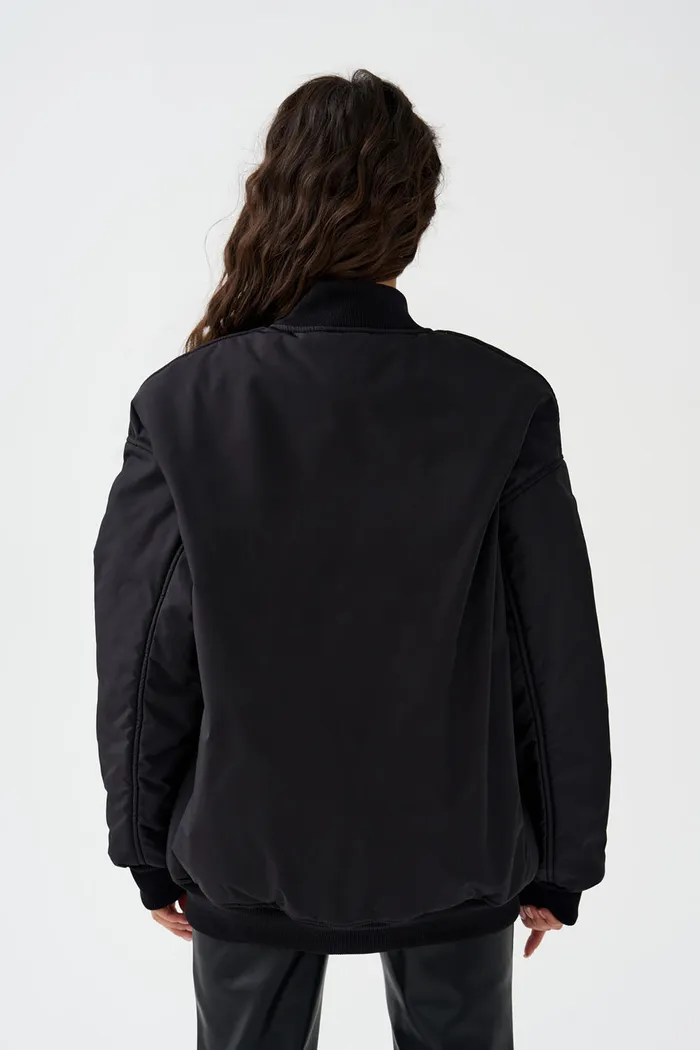 Куртка бомбер черного цвета