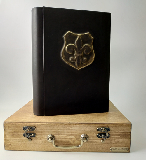 ФОТОАЛЬБОМ "LILY" ИЗ КОЖИ В КЕЙСЕ ИЗ ДЕРЕВА