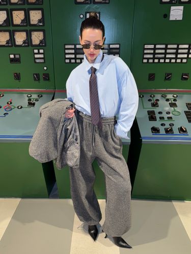 Утепленная голубая рубашка с галстуком