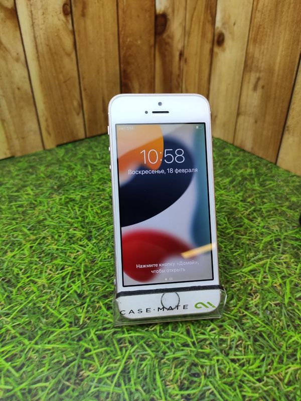 Смартфон Apple Iphone SE 64Gb Белый (Витринный)