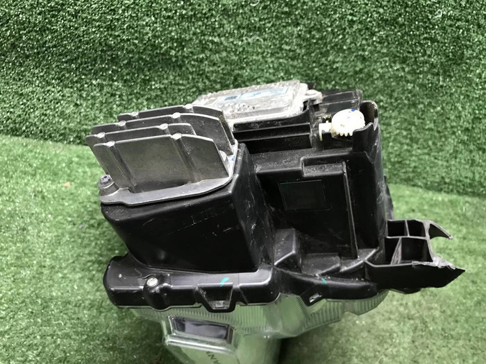 Фара левая Tank 300 (2021-н.в.) LED