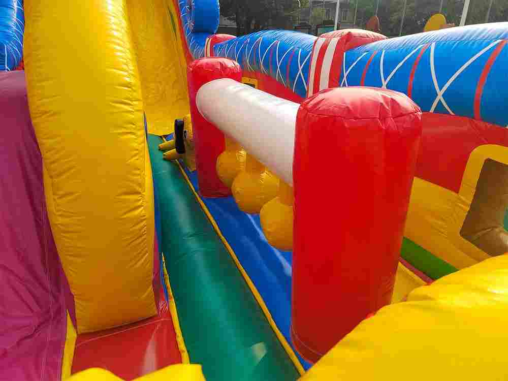 Коммерческий надувной батут «Парк развлечений», 14x6x7 м.