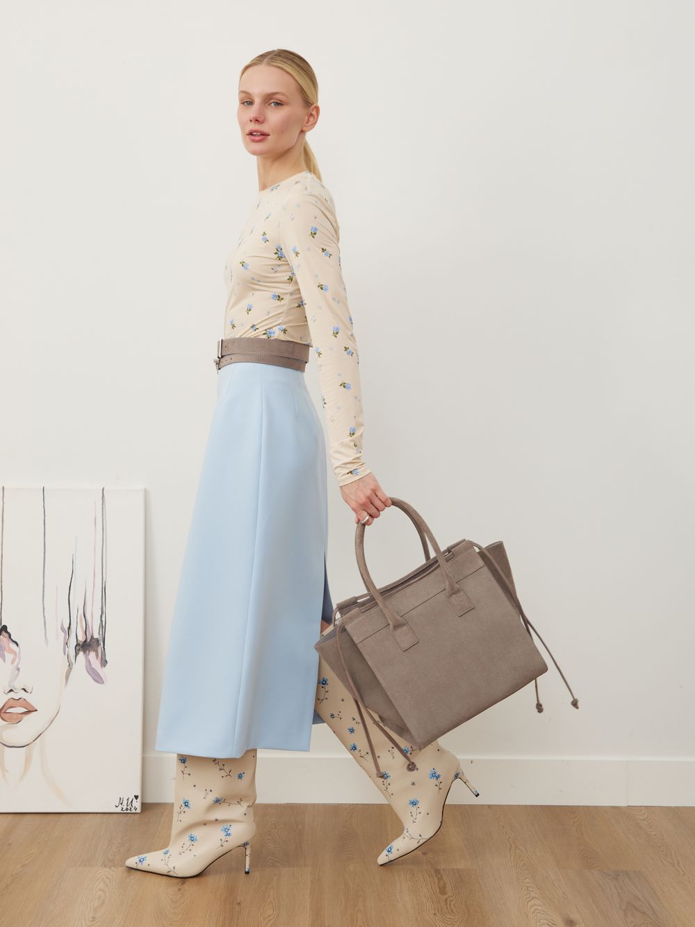 БАЗОВЫЙ ТОНКИЙ РЕМЕНЬ С ТРЕУГОЛЬНОЙ ПРЯЖКОЙ ЗАМША СЕРЫЙ