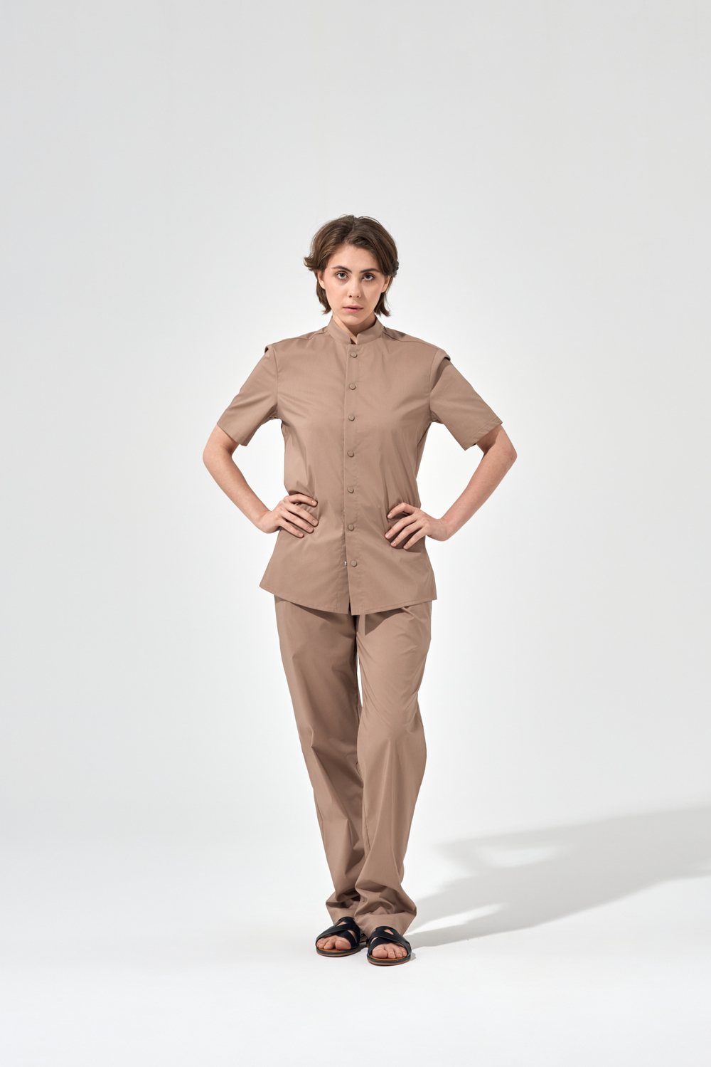 Рубашка китель с прямой застежкой мокко, короткий рукав